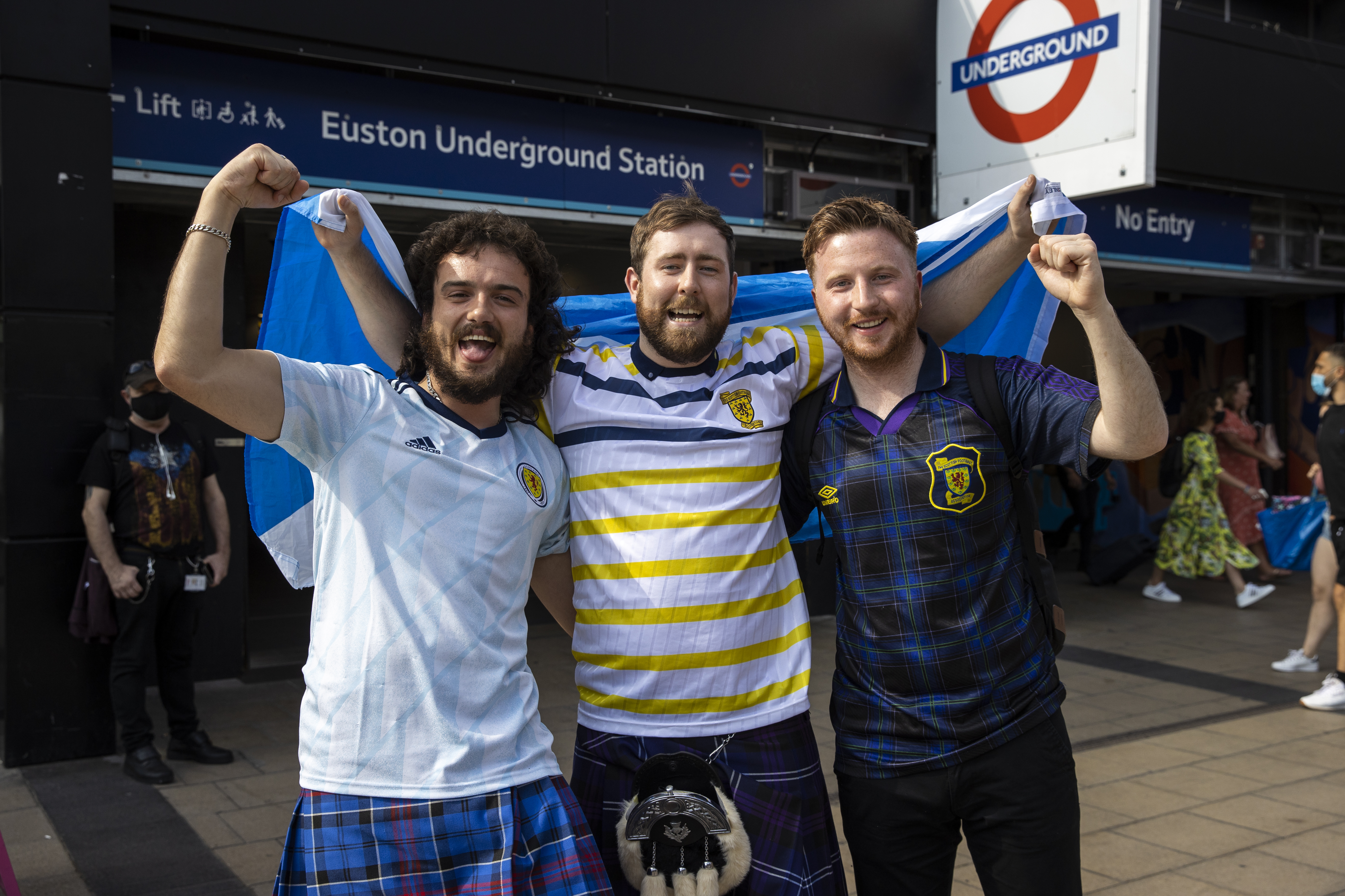 London calling: Scotland fans arrive at Euston Station ahead of Friday's Euro 2020 match against England. (Photo by Craig Williamson / SNS Group)