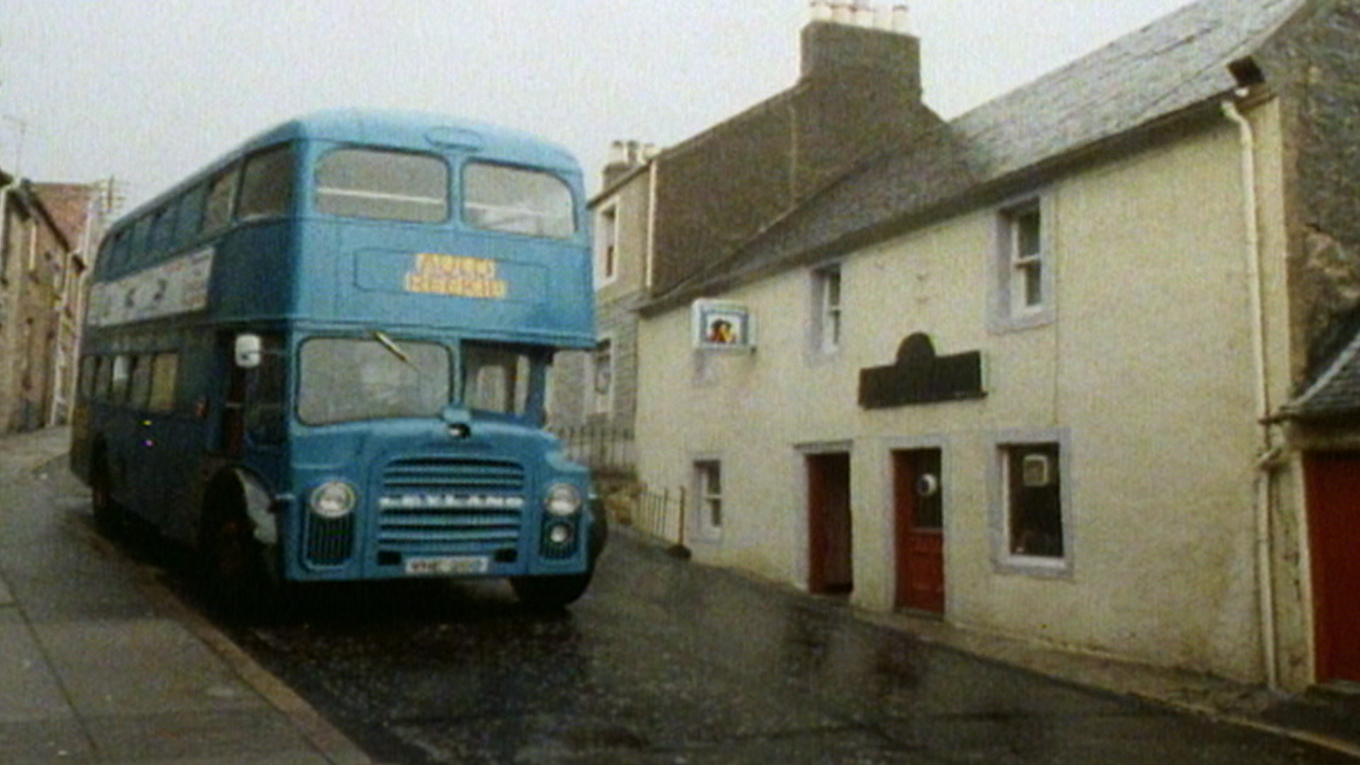 Auld Reekie gets set to leave the Ayrshire town.