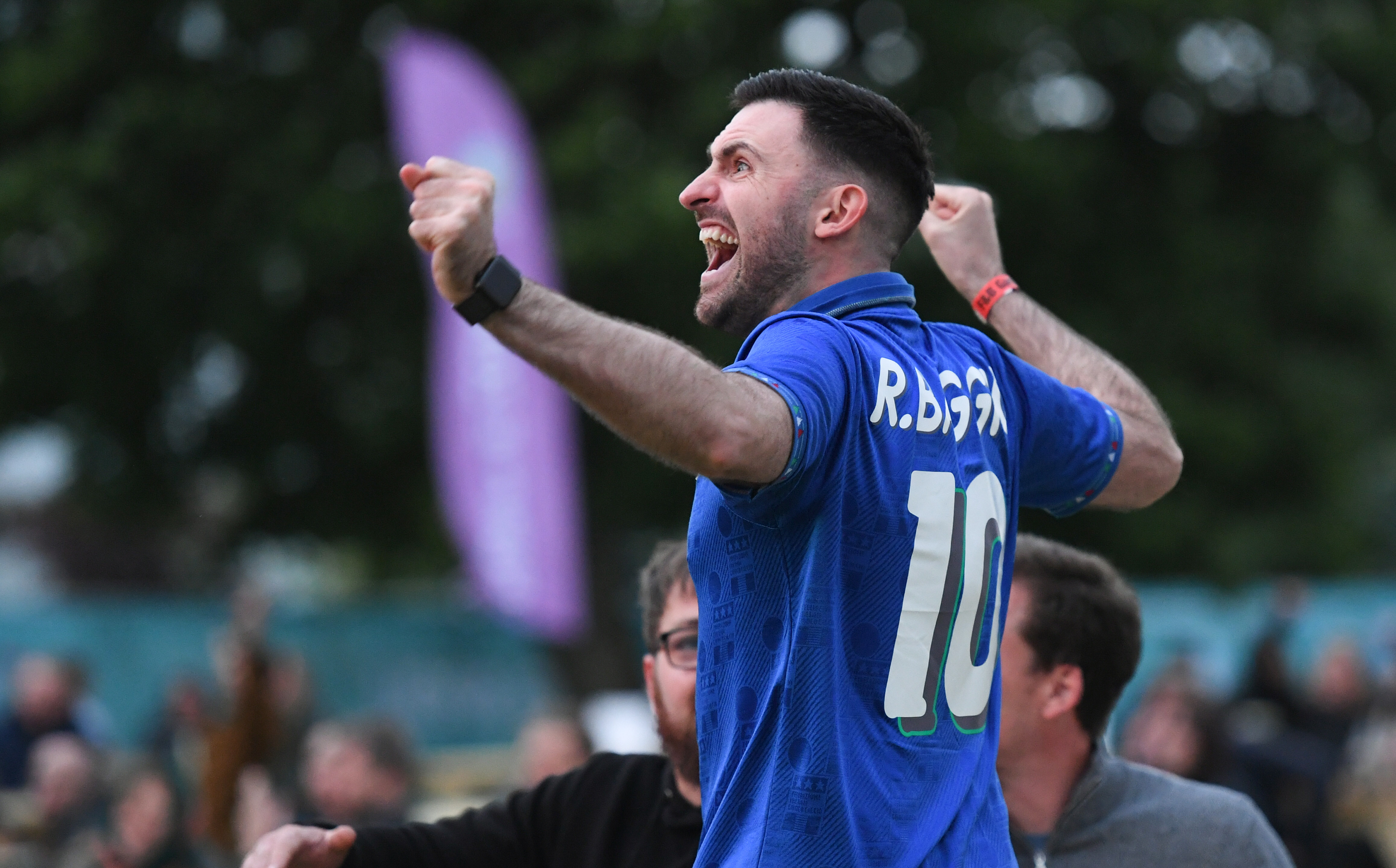 Italy fans celebrate in Glasgow. SNS Group.