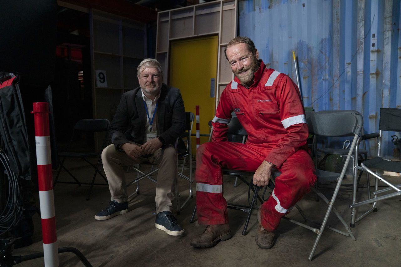 Robertson met Iain Glen.