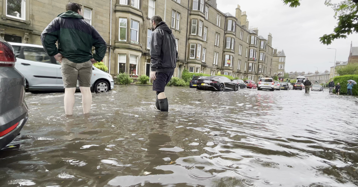 US bomb cyclone brings ‘danger to life’ Met Office amber weather warning to Scotland