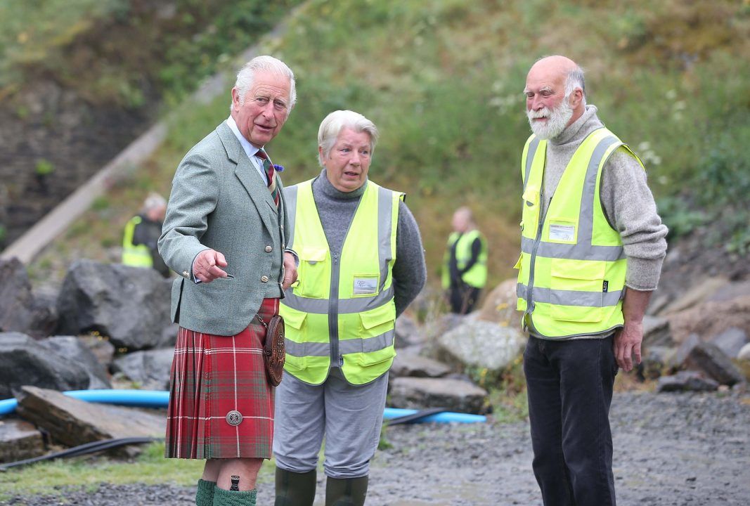 Charles meets beach-cleaning group during  Scots visit