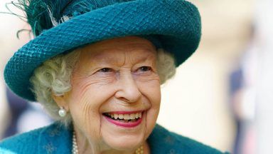 Queen travels to Balmoral for traditional summer break