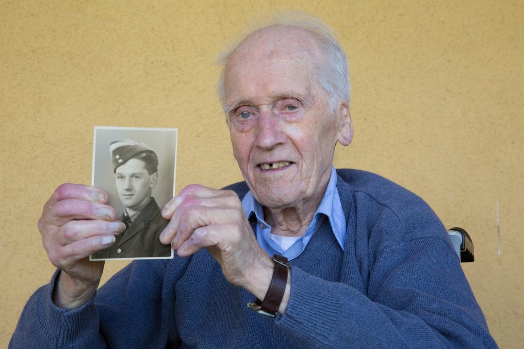 WWII airman remembers burns surgeon who rebuilt his life