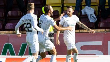 Boyle’s penalty earns Hibs comeback victory at Motherwell
