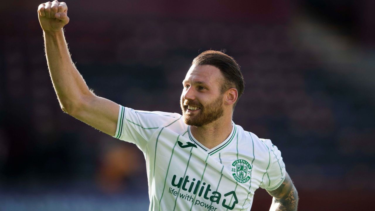 Martin Boyle stays with Hibernian after signing extended deal
