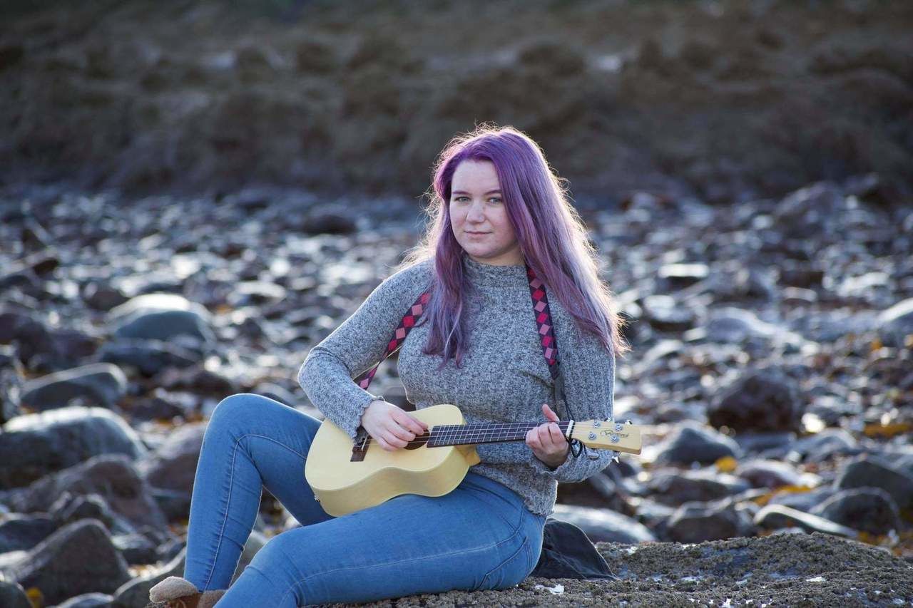 The Last Bus features songs from Scottish teenager Caitlin Agnew.