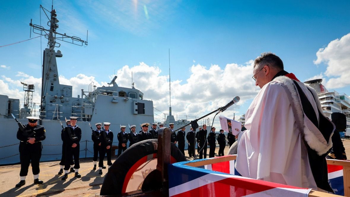 Royal Navy’s special send-off as minehunters decommissioned