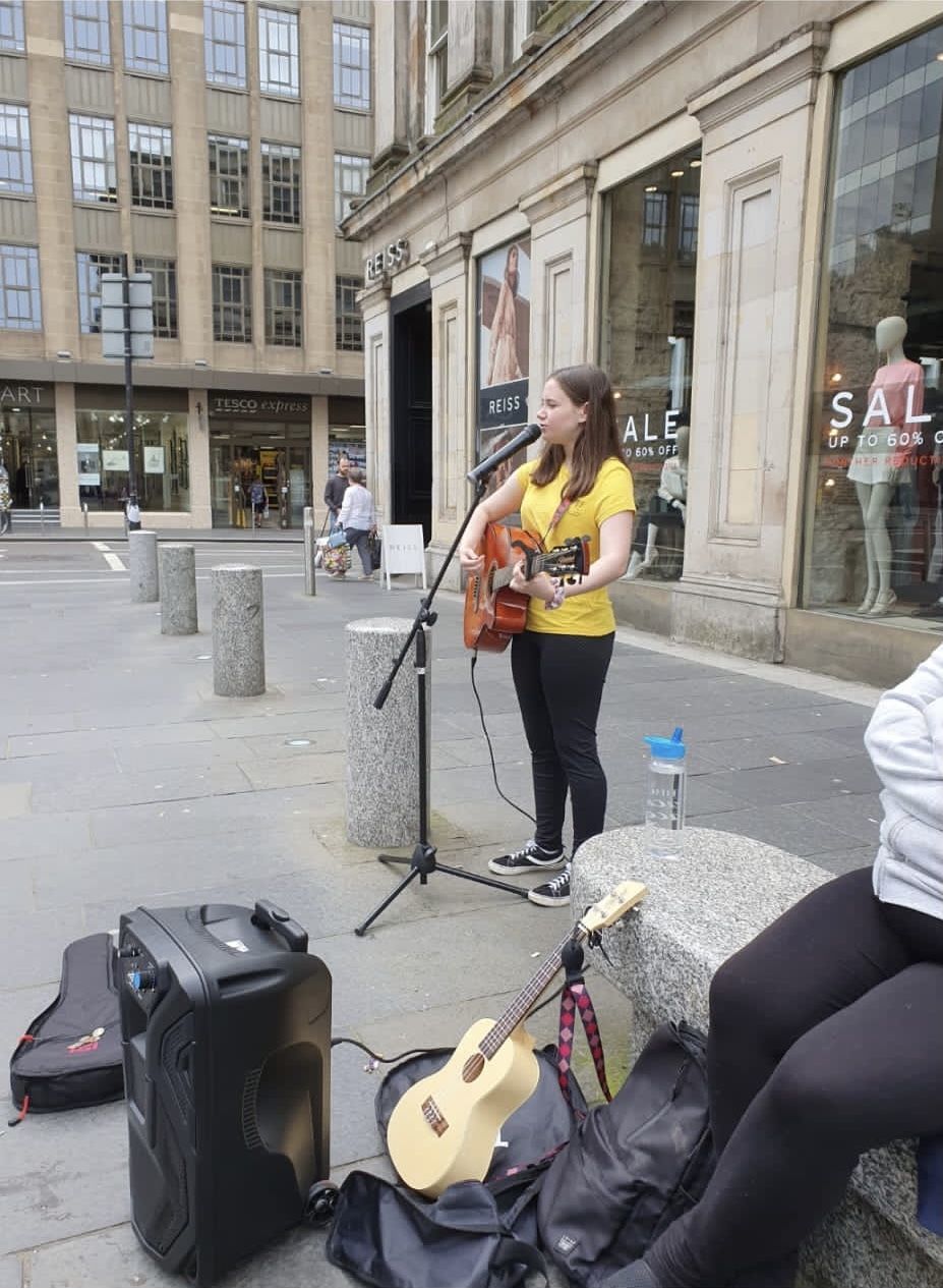 Caitlin Agnew busks in Glasgow.