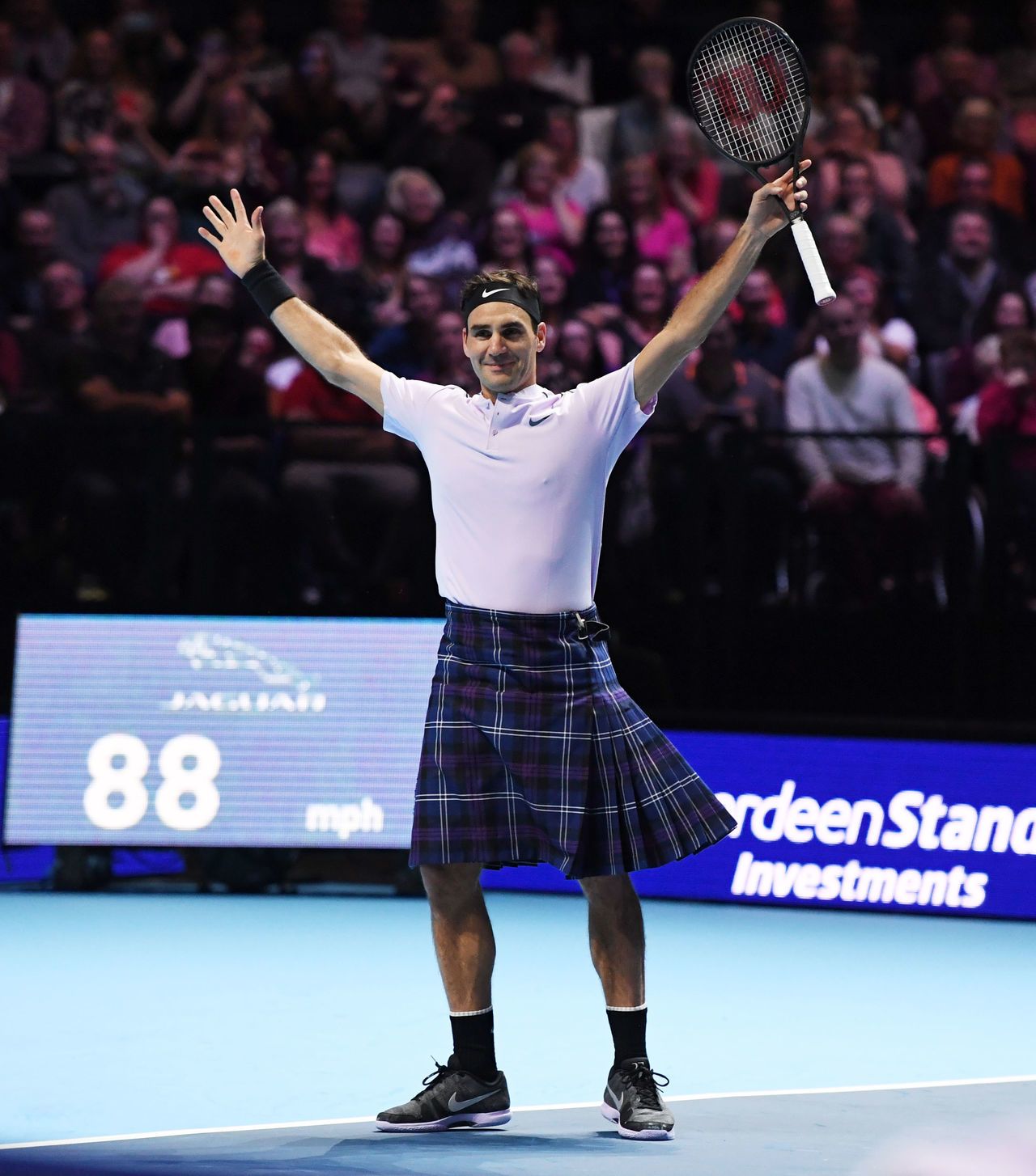 The Swiss maestro takes the applause after winning a point wearing the kilt.