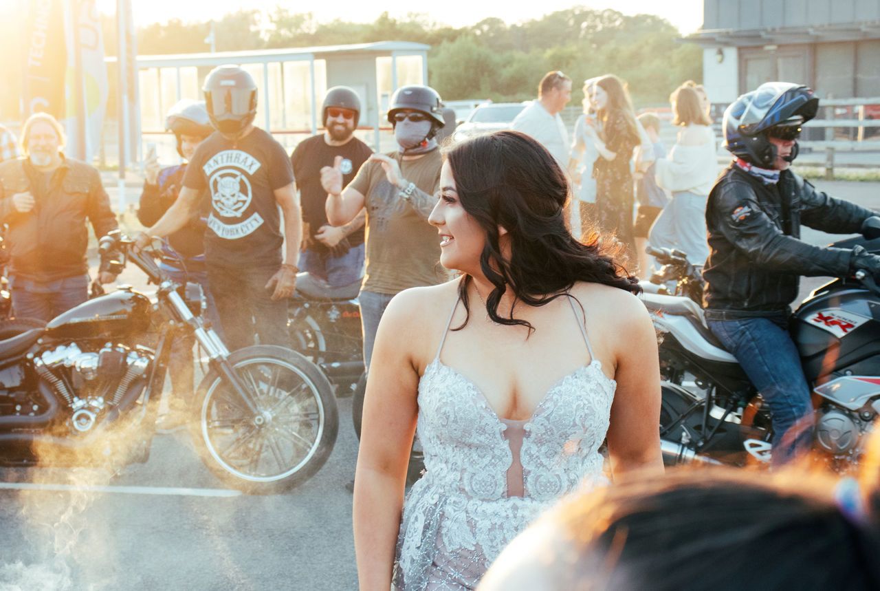 Felicity's classmates and teachers applauded her as she arrived at prom. 