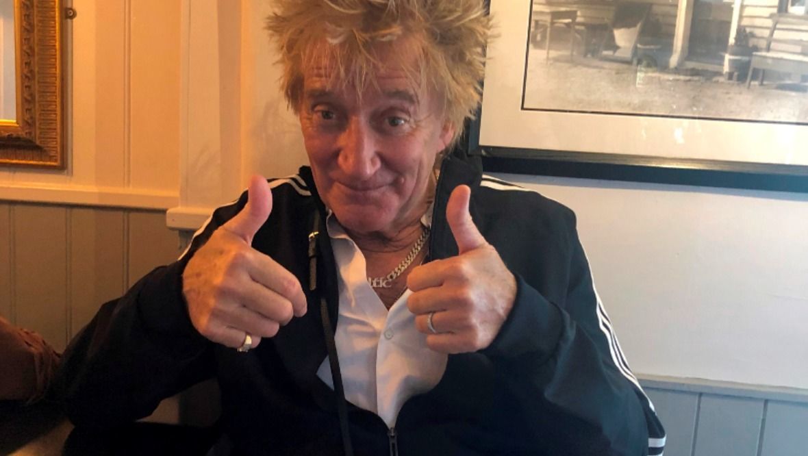 Rod Stewart asks pub-goers to keep distance due to Covid