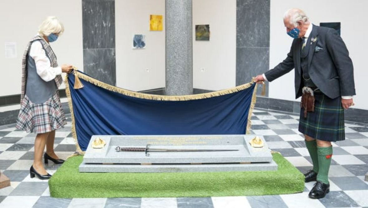 The royal couple unveiled a sword to commemorate the 700th anniversary of the granting of the freedom lands to Aberdeen (Jane Barlow/PA)