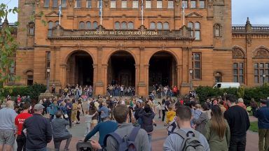 Ceilidh band gets people dancing in the streets of Glasgow