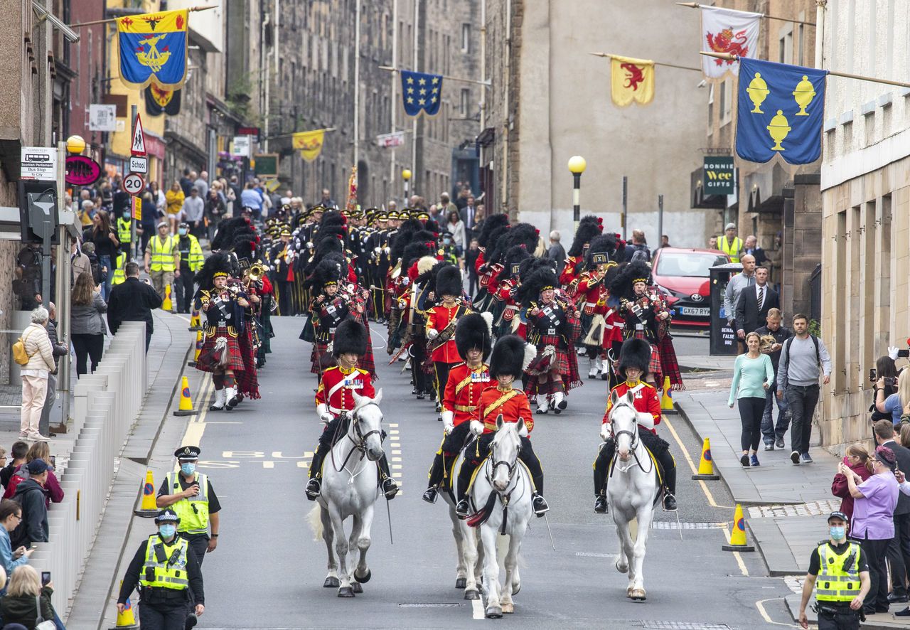 Parade: The Royal Scots Dragoon Guards (SCOTS DG) and 160 veterans march down the Royal Mile.