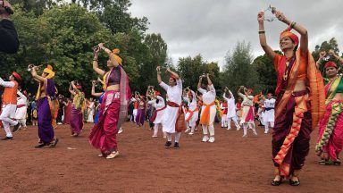 Hundreds gather to celebrate final day of Hindu festival