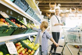 Children who eat more fruit and veg ‘have better mental health’