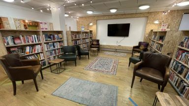 In pictures: ‘Book wumman’ builds a library for the homeless