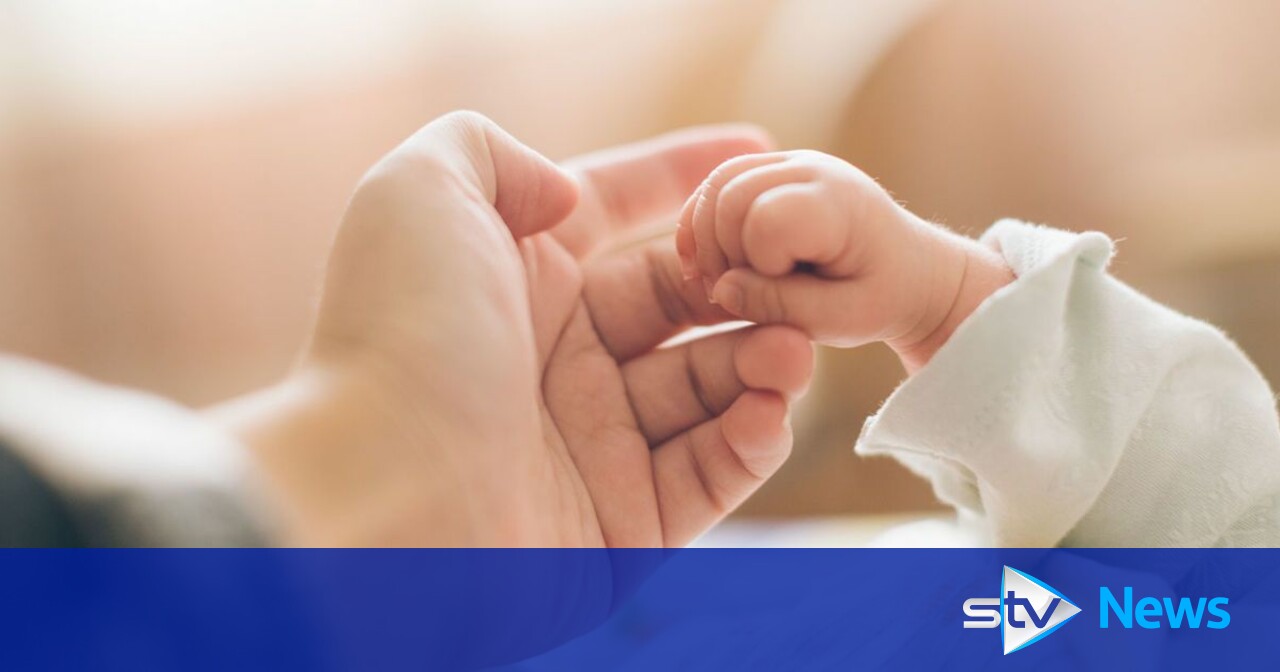 Ein Kind ist gestorben, nachdem es sich bei einem Anstieg der Fälle Keuchhusten zugezogen hatte, wie Public Health Scotland bestätigte
