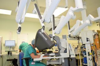 Surgeons carry out landmark 500th robotic lung surgery