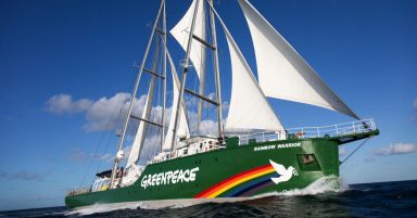 Youth activists to defy authorities by sailing up the Clyde to COP26