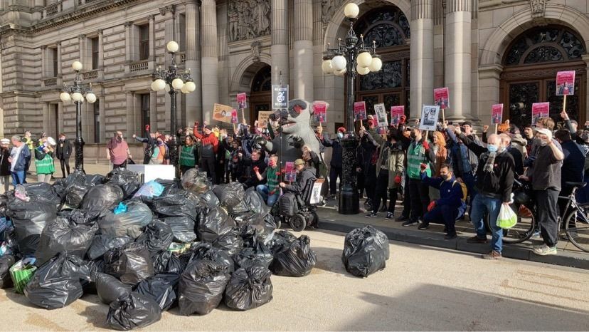 Rally held in George Square to highlight Glasgow ‘waste crisis’