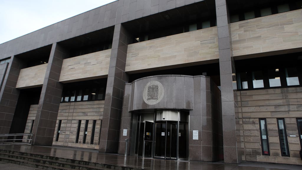 Glasgow woman, Kerry Lang, admits to strangling dog in her Langside flat