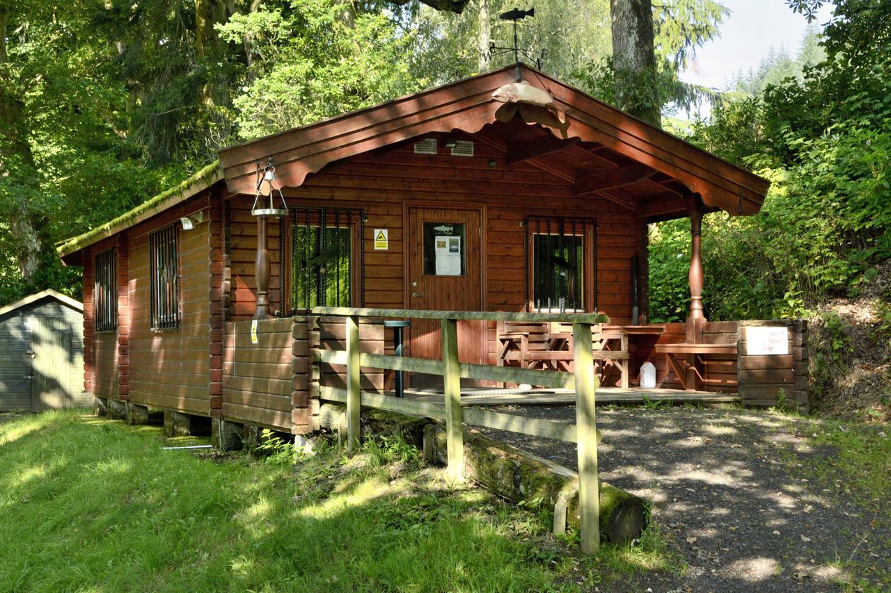 Newtyle Water comes with a timber fishing hut complete with verandah and outdoor barbecue area.