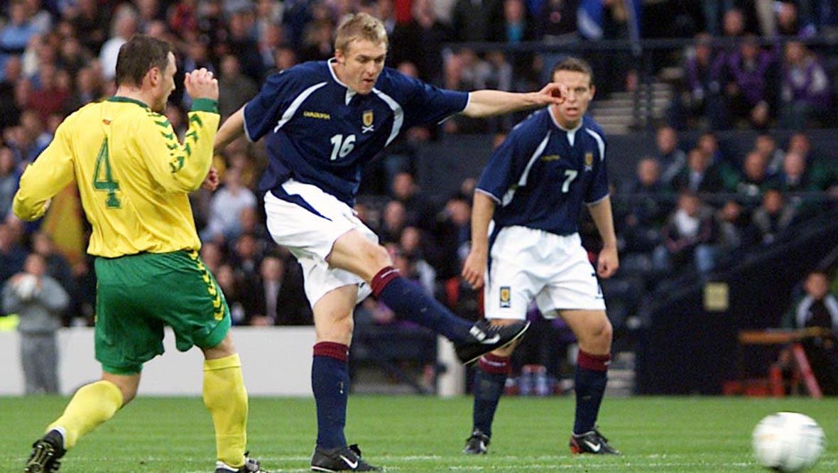 Fletcher scores the winner against Lithuania to secure a play-off for Euro 2004.