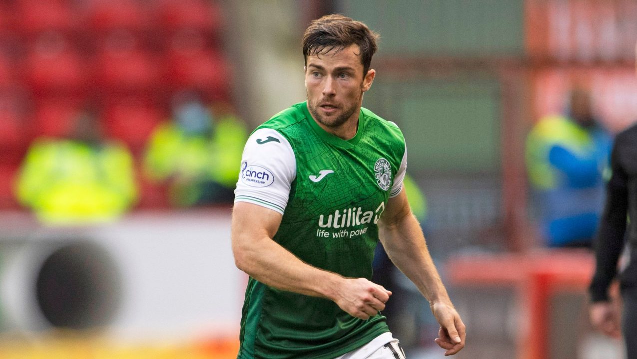 Lewis Stevenson signs contract extension with Hibernian