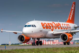 EasyJet reveals £1bn losses after year of Covid travel curbs