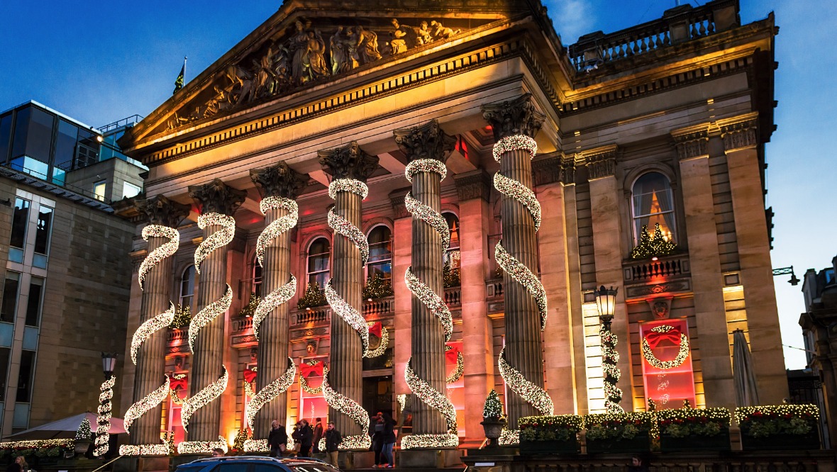  Over half a million lights make the George Street building shine.