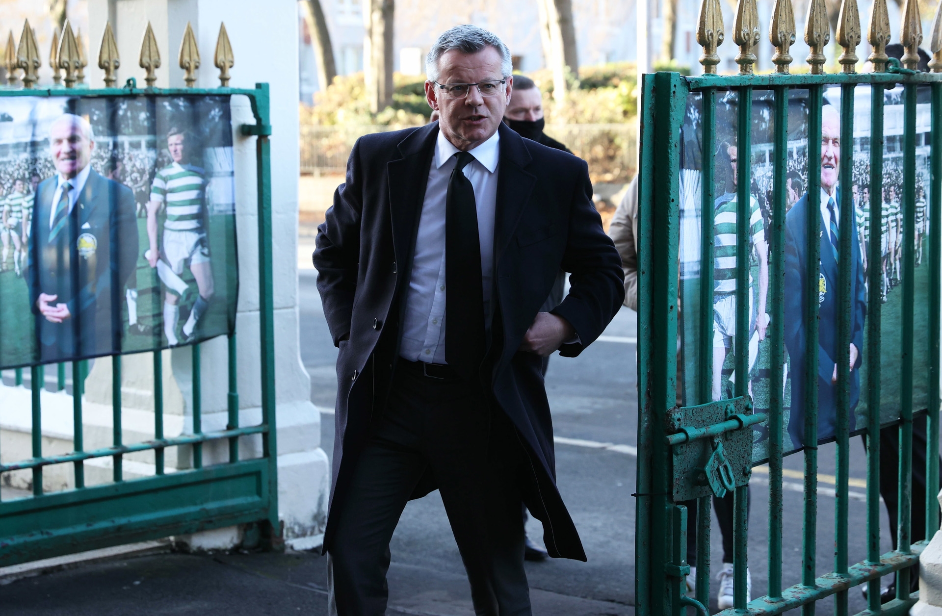 Rangers Managing Director Stewart Robertson paying respects to Bertie Auld.