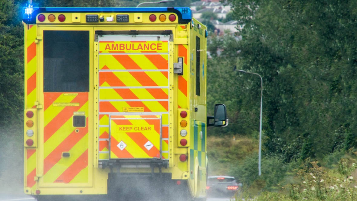 Stretch of M74 closed after crash between lorry and car