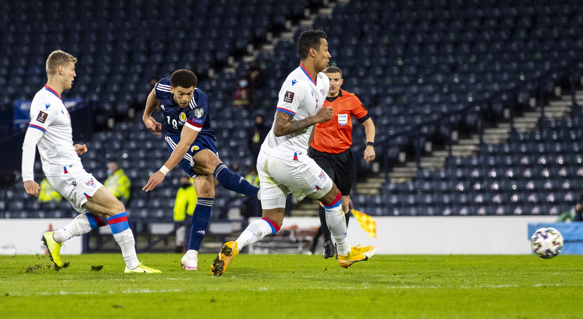 <strong>Che Adams capped an impressive first start for Scotland by driving home from the edge of the box – making sure the three points were staying in Glasgow.</strong>”/><span
class=