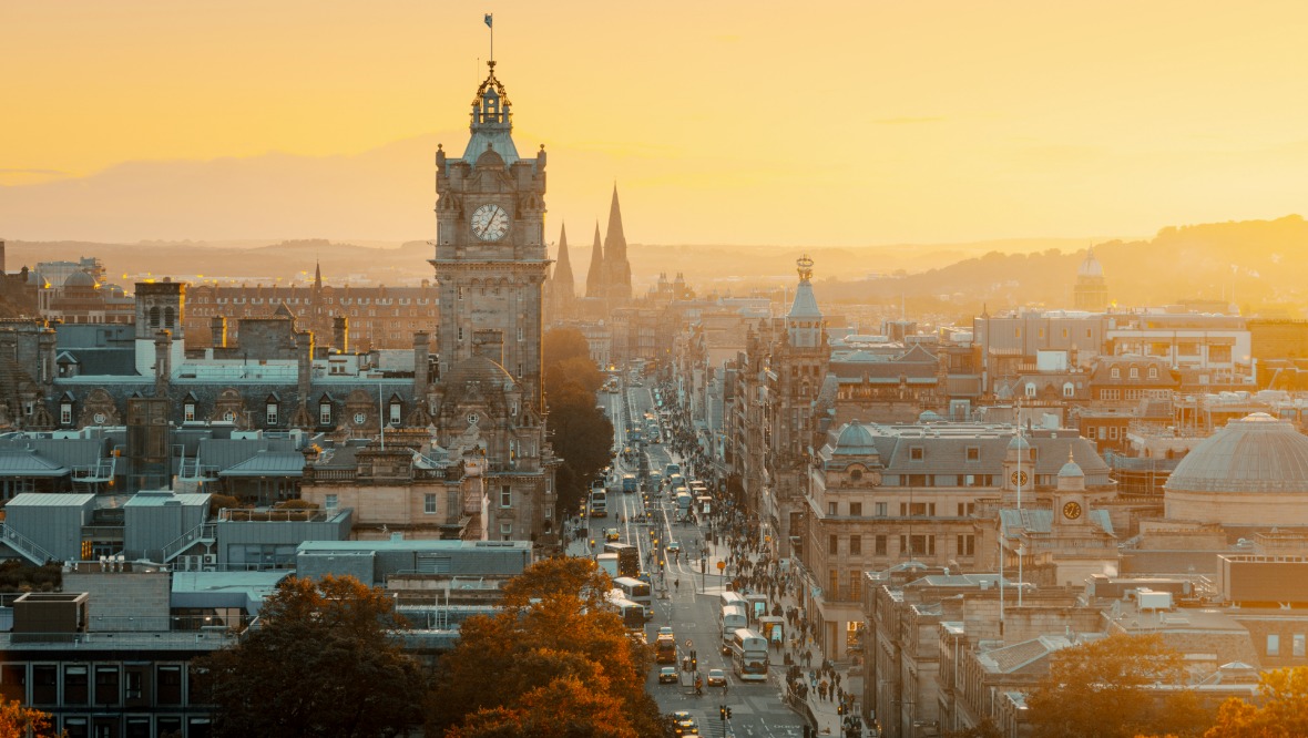 Investigation launched as ‘weird smell’ reported throughout Edinburgh