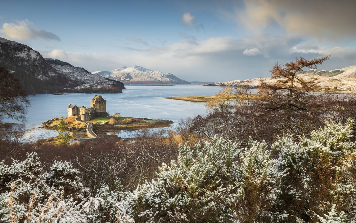 Photographer captures image of snow-covered Highland castle