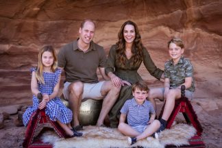 Duke and Duchess of Cambridge share Christmas card family portrait
