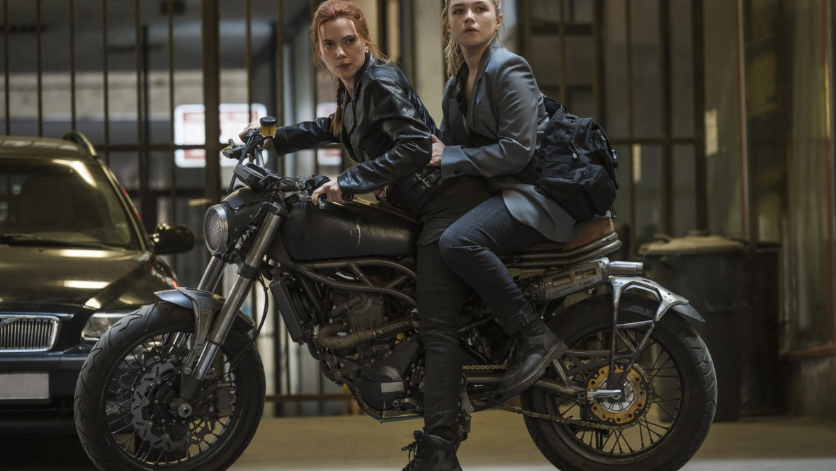 Black Widow: Scarlett Johansson and Florence Pugh.