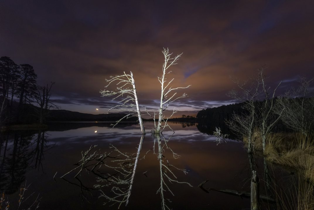 Stunning snap captured of Venus moving through space over loch