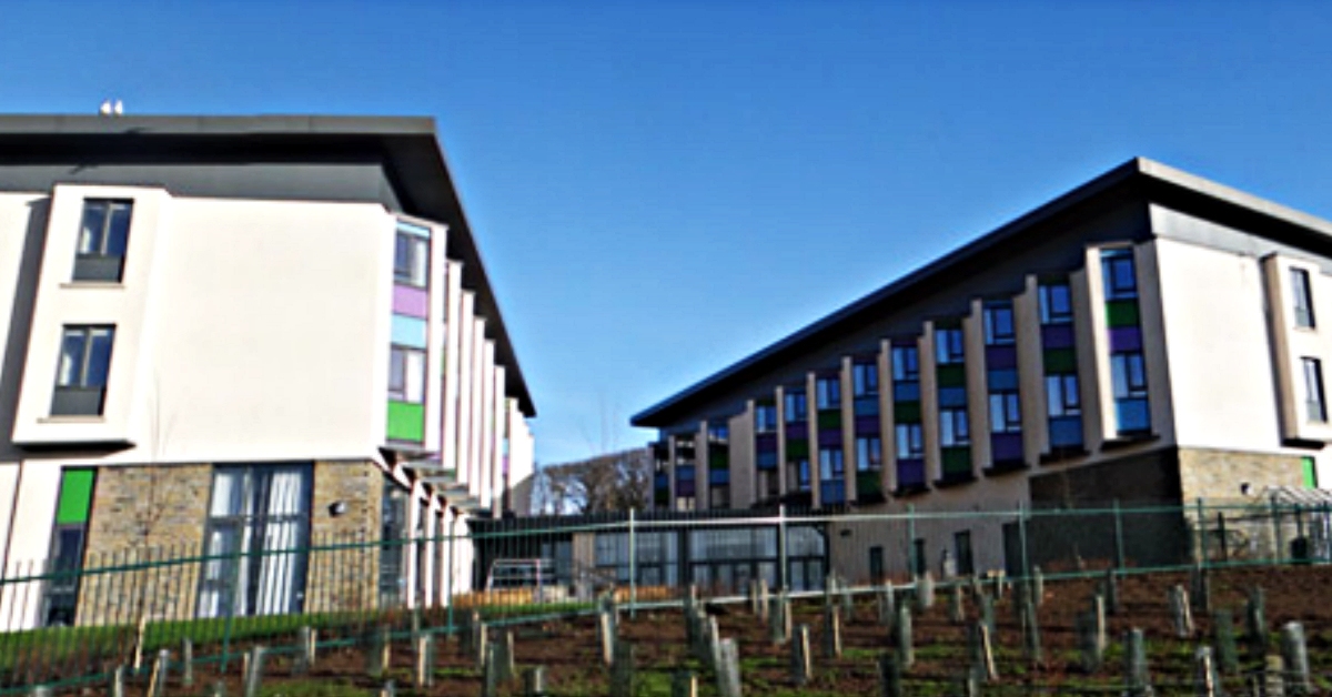 The Papdale Halls of Residence provide accommodation for secondary school students from both the North and South Isles to enable them to attend Kirkwall Grammar School.