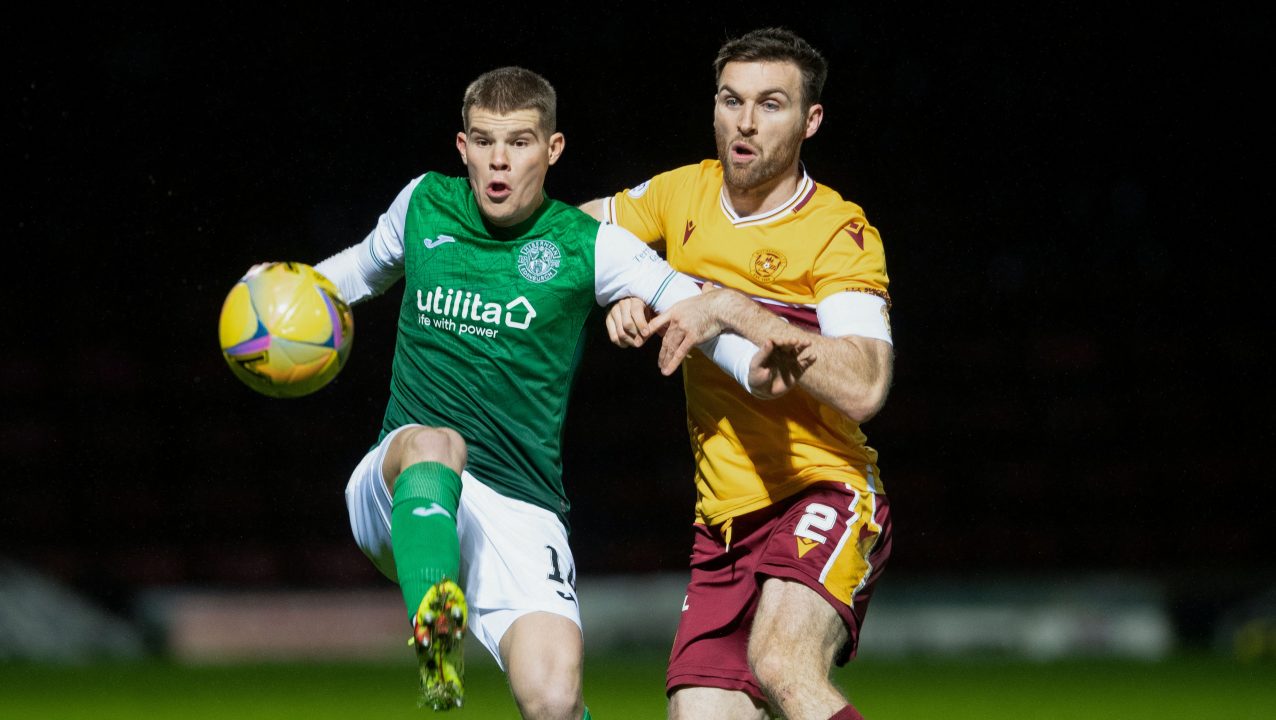 Motherwell battle to draw with Hibs despite Donnelly red card