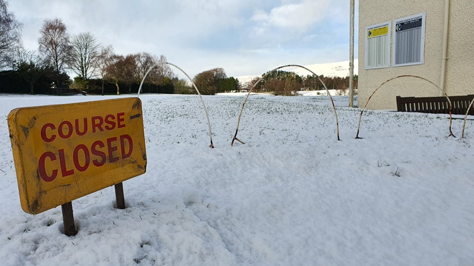 Kirkintilloch Golf Course closed due to snowfall.