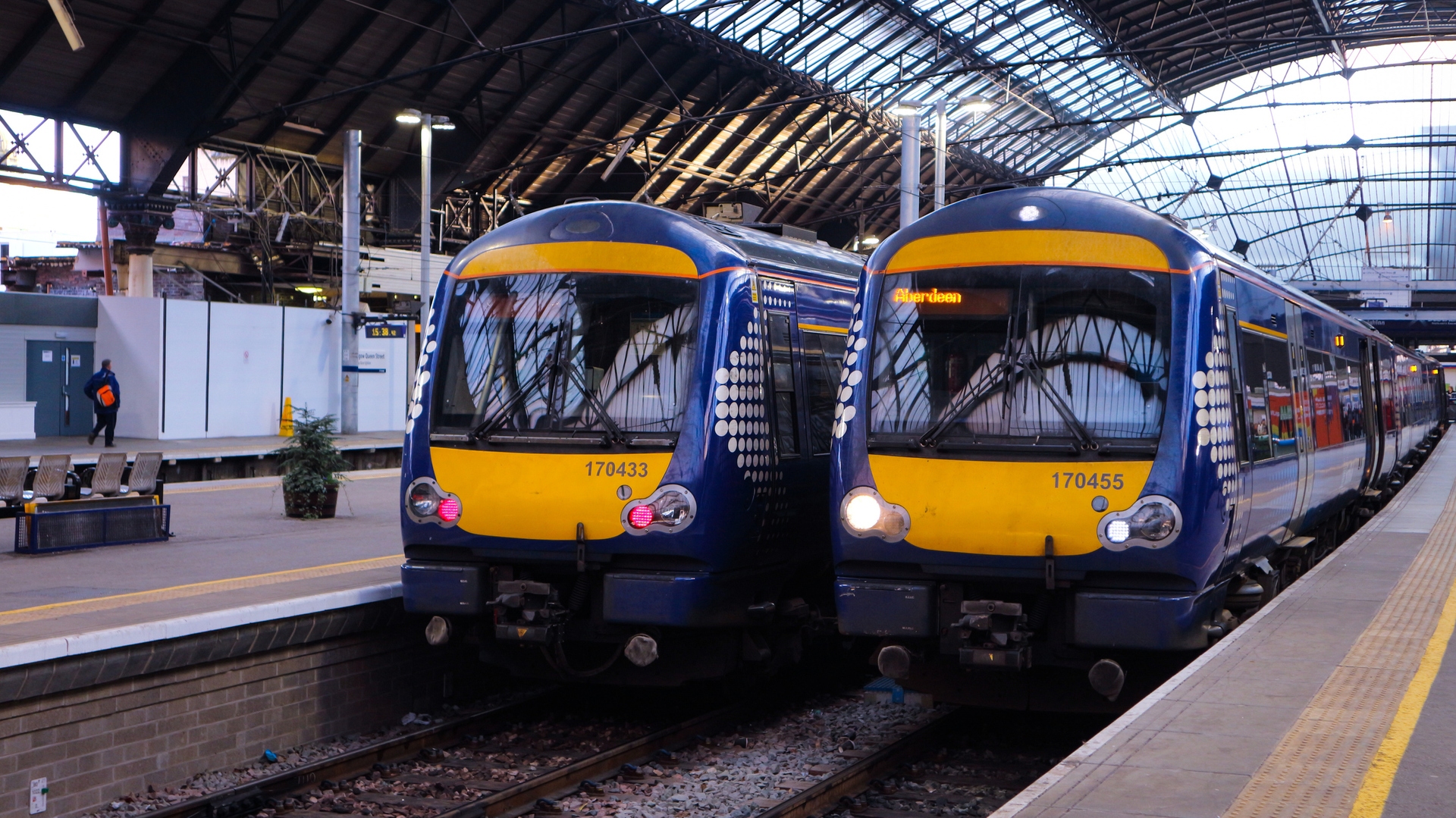 Services From Glasgow Queen Street Cancelled After Person Hit By Train On  Track Towards Croy | Stv News