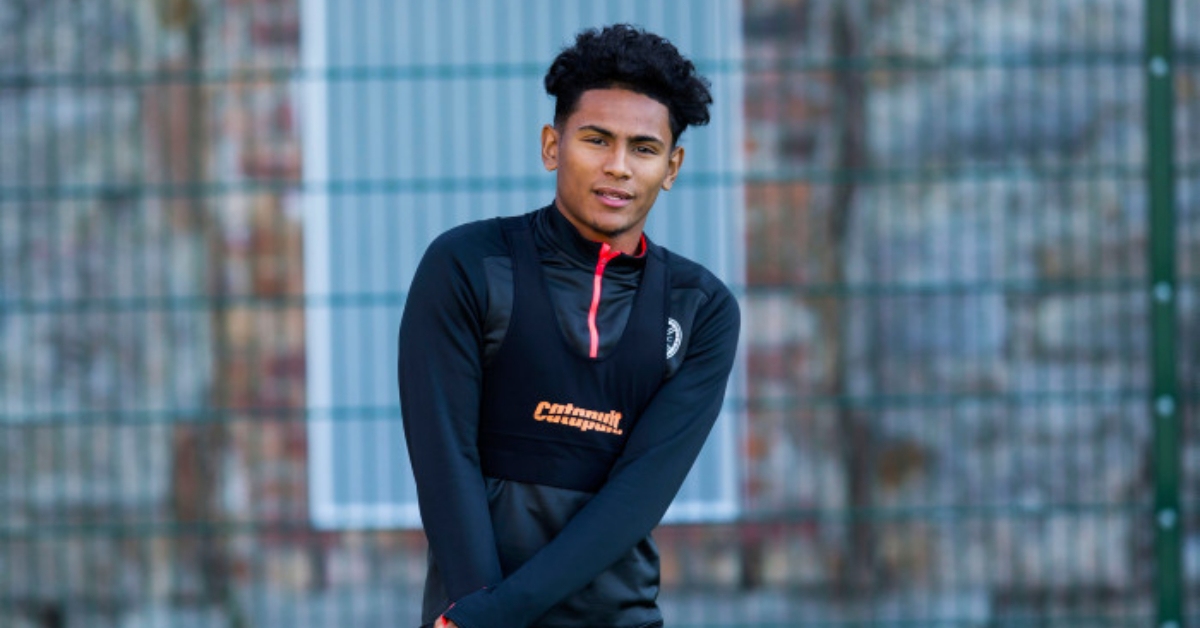 Winger Demetri Mitchell leaves Hibernian to join Exeter City