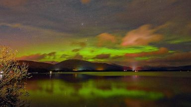 Incredible images of Northern Lights as phenomenon seen in Scotland