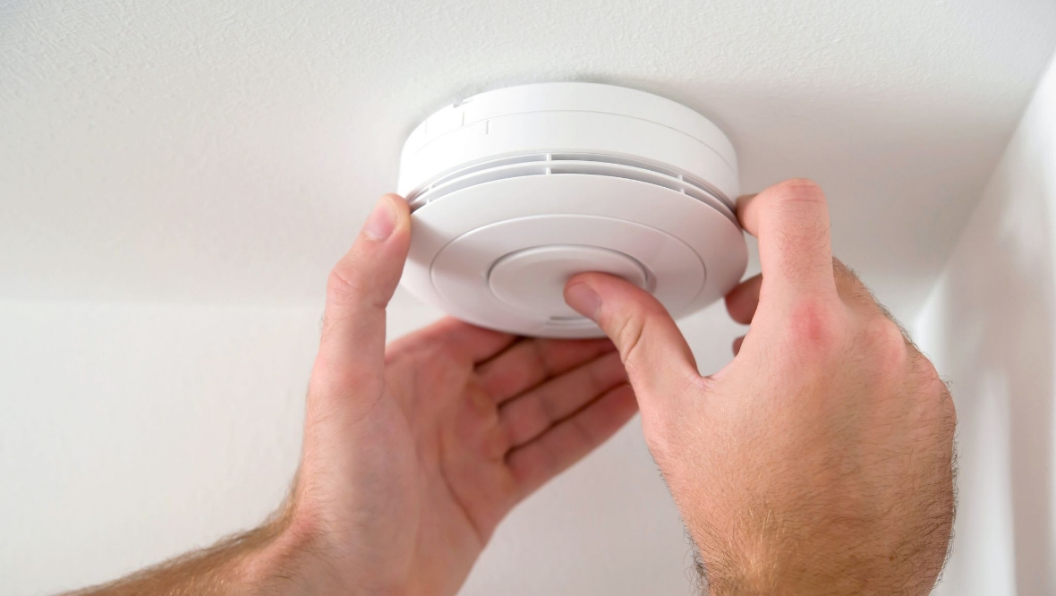 Almost a quarter of Edinburgh council houses still waiting on LD2 smoke alarm fitting four months after law introduced