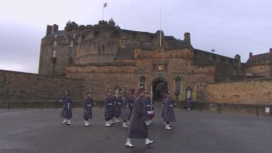 Gun salute marks Queen’s platinum jubilee at Edinburgh Castle