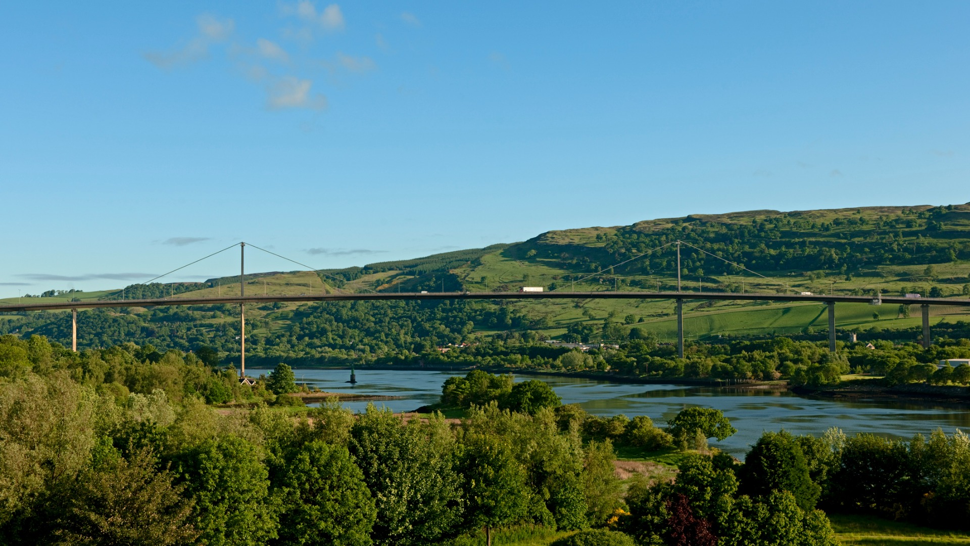 Erskine Bridge restricted in both directions due to high winds STV News