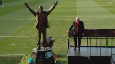 Standing ovation for Sir Alex Ferguson as legendary manager returns to Pittodrie to unveil statue